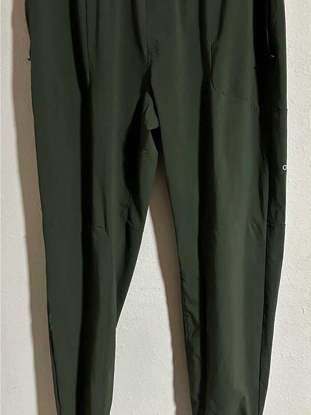 ALO Yoga Co-Op Men's Dark Olive Jogger Pants